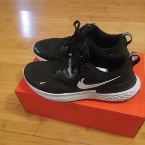 Nike WMNS React Miller - Size 10